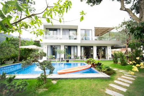 Minh Trí Rose Garden Villa Venuestay — 4-Star Luxury Hotel in Soc Son, Vietnam