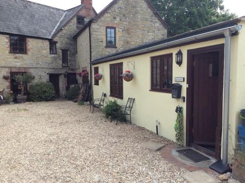 Wrens Nest - carbon neutral hotel in Axminster