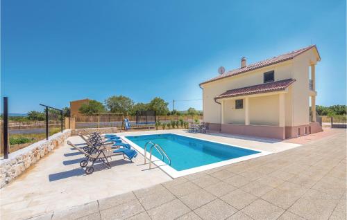Three Bedroom Holiday Home In Pakovo Selo — 4-Star Luxury Hotel in Drnis, Croatia