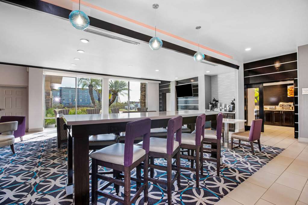 La Quinta Inn & Suites by Wyndham Corpus Christi Portland - photo 27