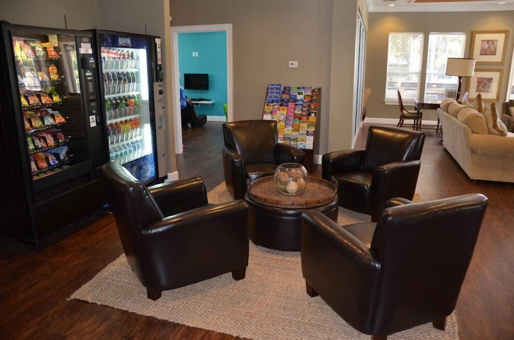 Lucaya 4 Bedrooms 3 Baths Townhome With Resort Pool - photo 19