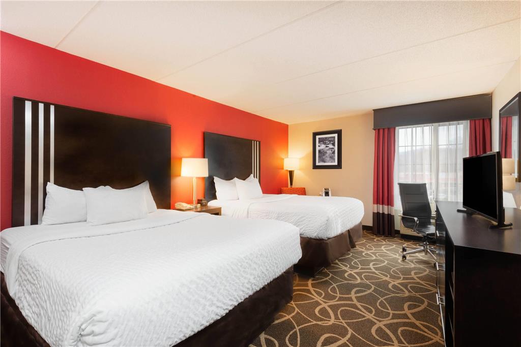 La Quinta Inn & Suites Summersville New River National Park - photo 13