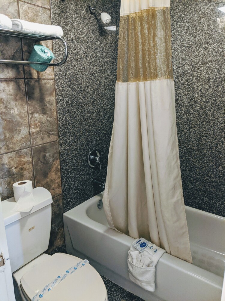 Lake Houma Inn - photo 25