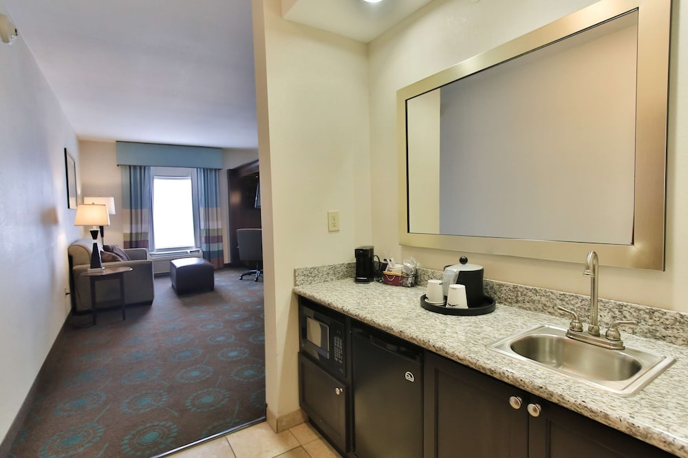 Hampton Inn & Suites Middlebury - photo 23