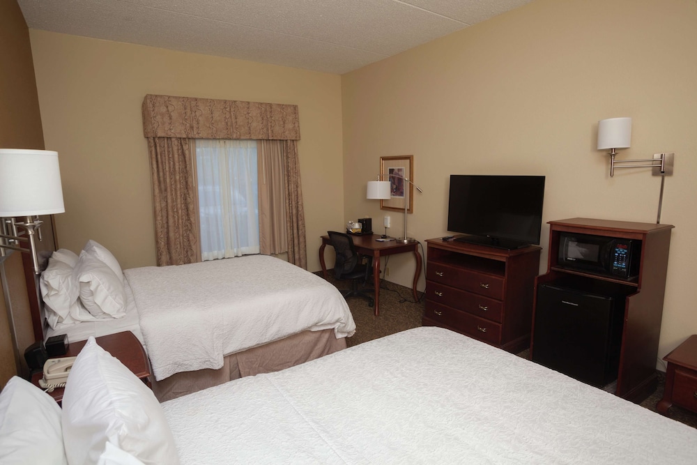 Hampton Inn Oneonta - photo 16