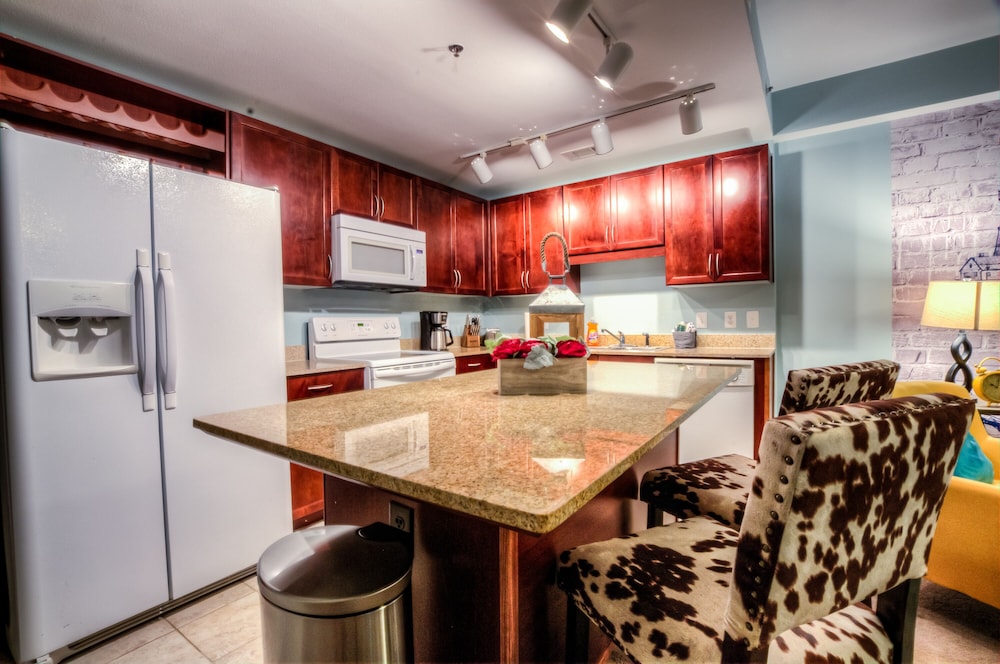 Laketown Wharf Resort by Aneliya's Rentals - photo 282