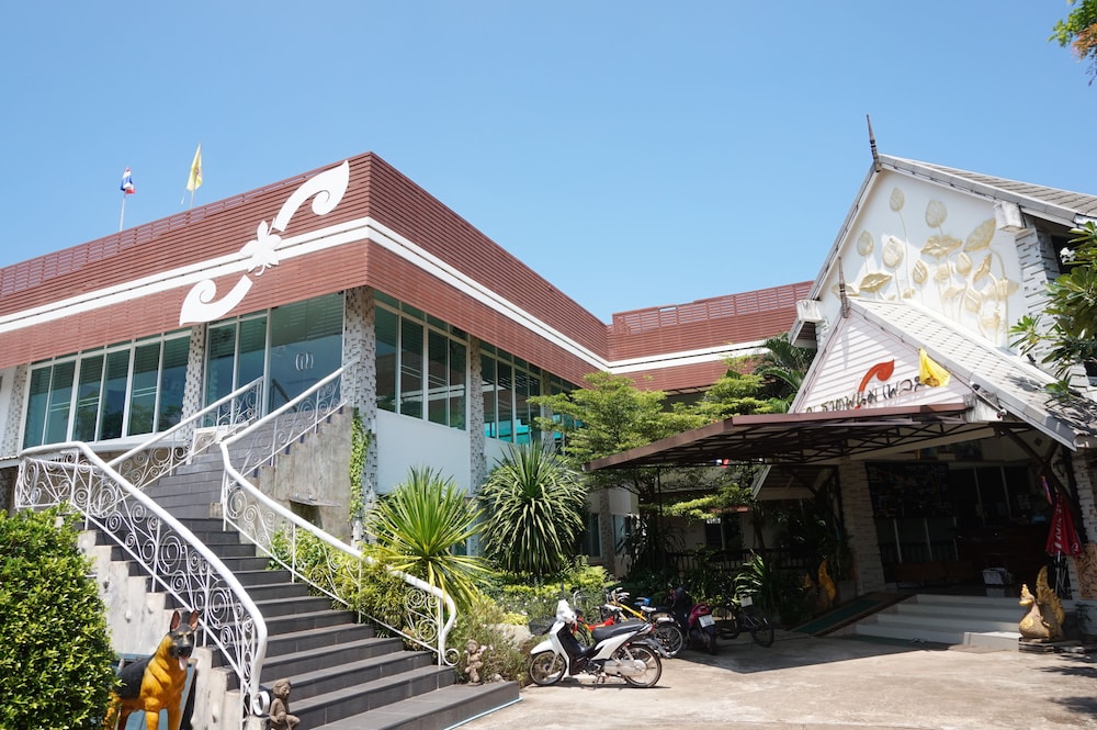 Thatphanom Place - carbon neutral hotel in That Phanom