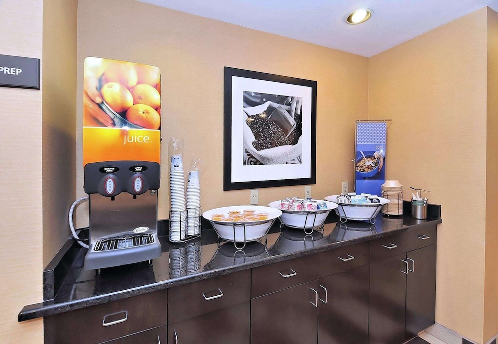 Hampton Inn Eden - photo 22