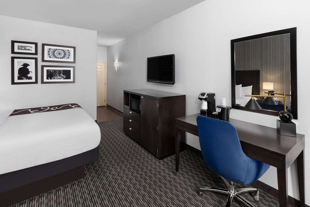 La Quinta Inn & Suites by Wyndham Austin Cedar Park - photo 15