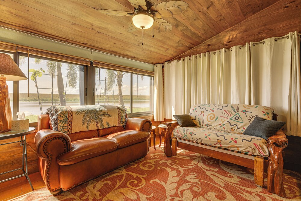 Unwind Poolside Walk to Lake Okeechobee Getaway — hotel in Okeechobee