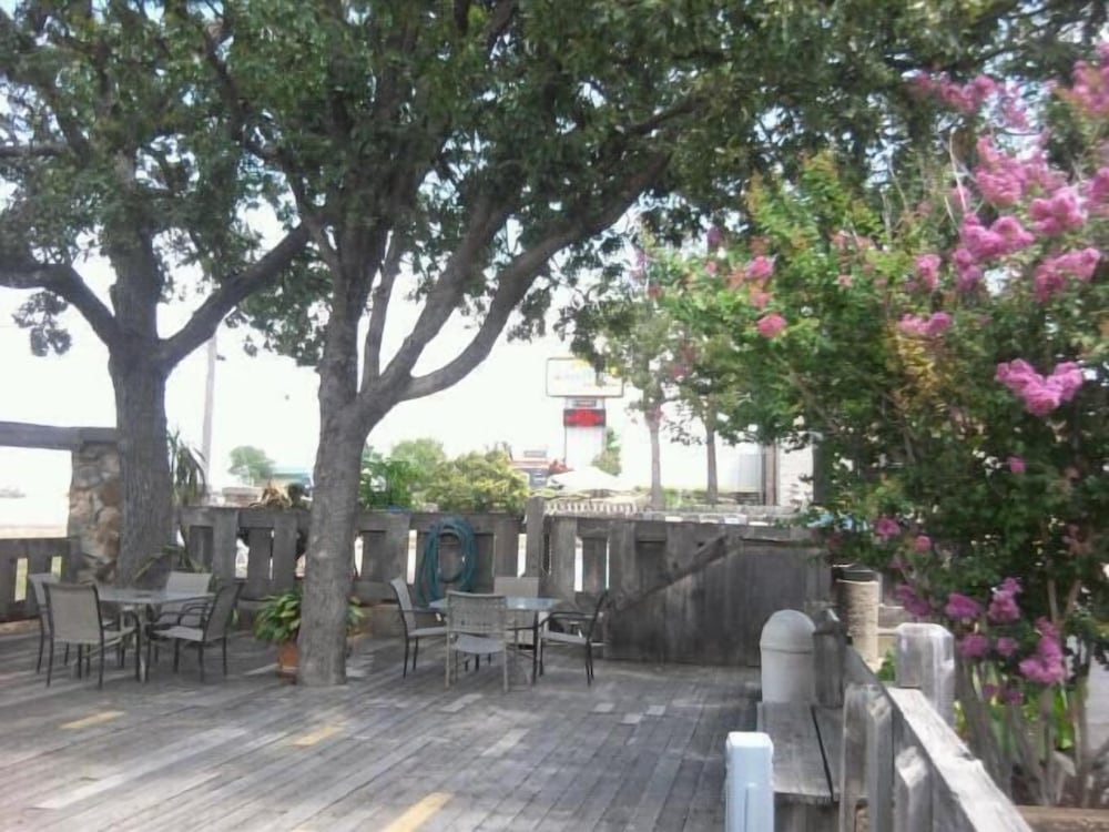 Quails Nest Inn and Suites - photo 36