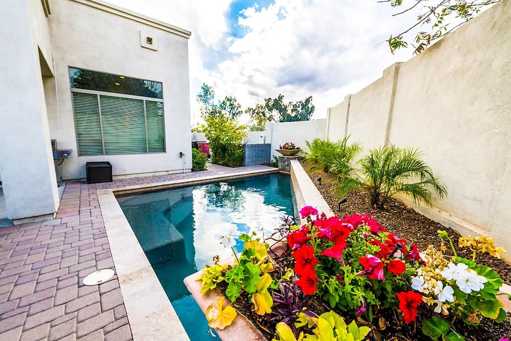 Pueblo Viejo by Avantstay Artsy Oasis w Pool Rooftop & Games Near Old Town - photo 13