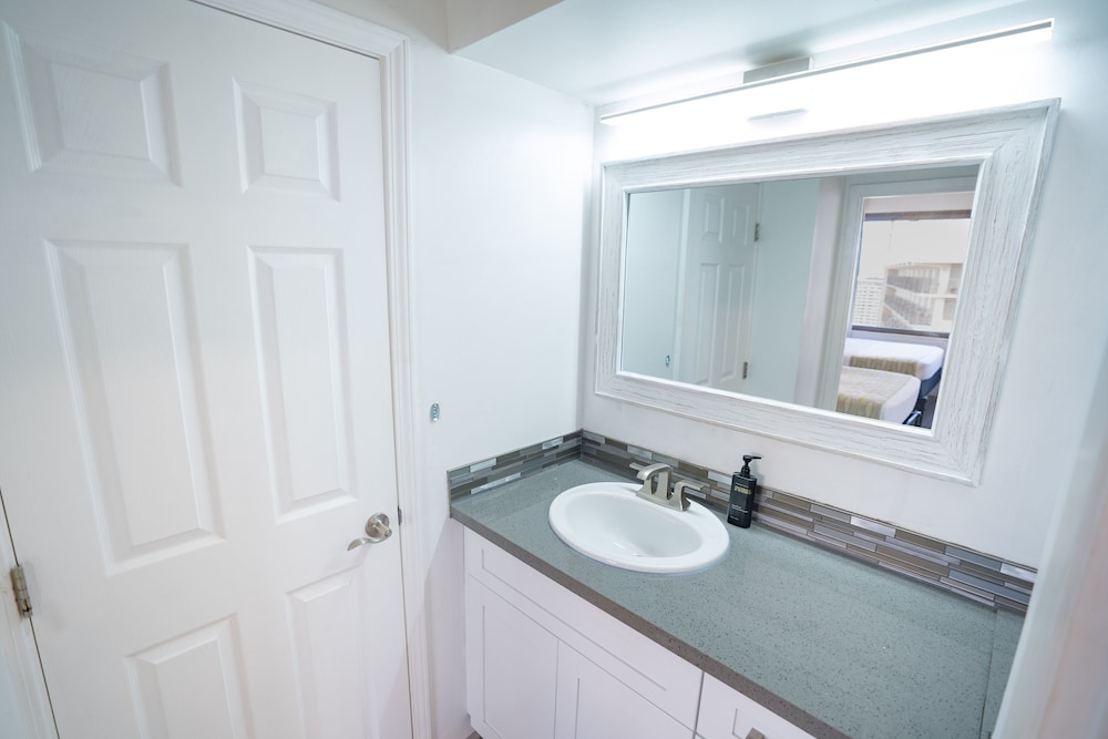 Waikiki Banyan Condo Located One Block From Waikiki Beach by Koko Resort Vacation Rentals - photo 120