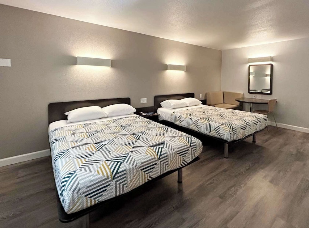 Motel 6 Anaheim CA - photo 11