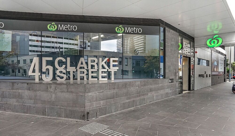 Sunny Southbank Retreat With City Views — 4-Star Luxury Hotel in Melbourne, Australia