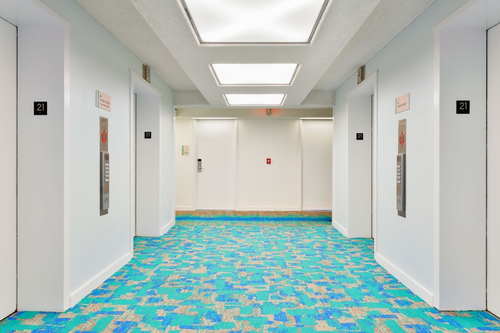 The Twin Fin Hotel - photo 56
