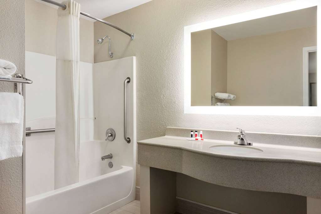 Howard Johnson by Wyndham Chattanooga Lookout Mountain I 24 - photo 12