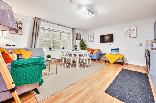 Spacious Beachside Family Apt Dunluce Park 2 — 4-Star Luxury Hotel in Portrush, United Kingdom