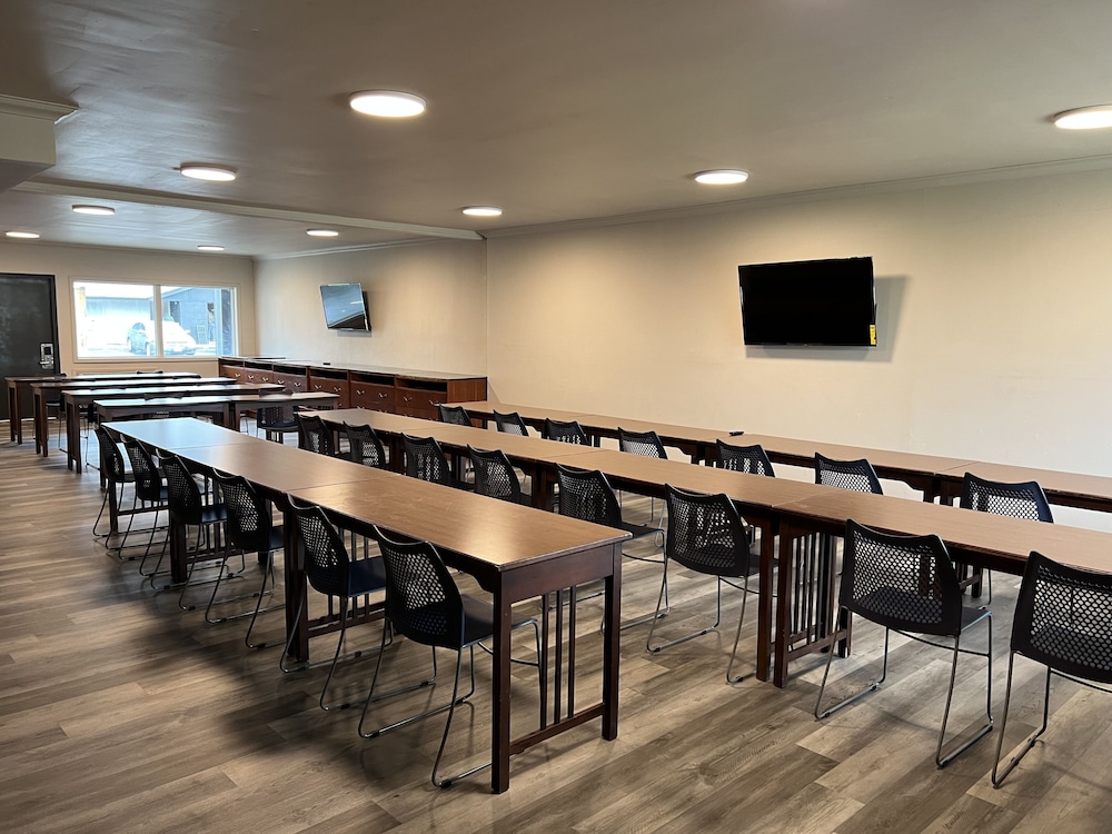 Days Inn & Suites by Wyndham Port Huron - photo 54