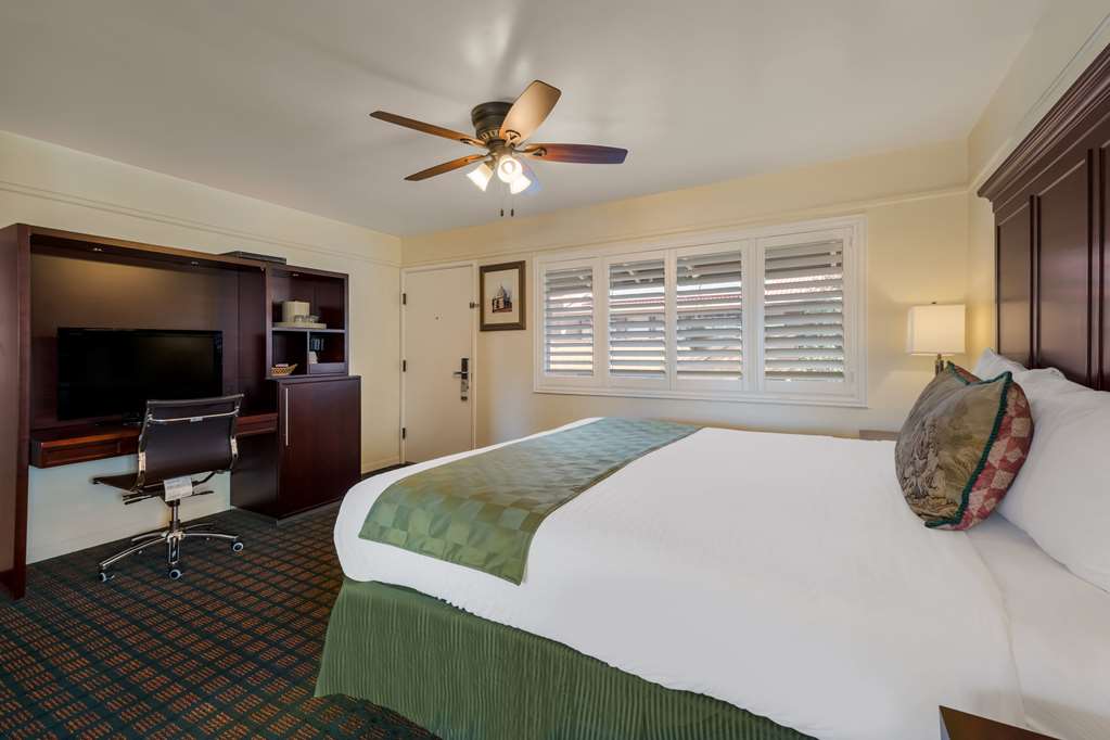Clarion Collection Carmel Oaks Inn - photo 28