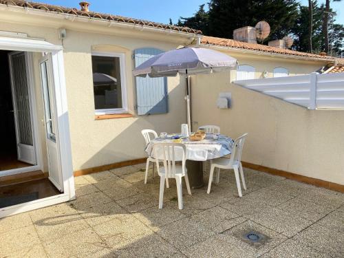 Villa Bretignolles sur mer 2 Bedrooms 4 Persons — 4-Star Luxury Hotel in Bretignolles-Sur-Mer, France