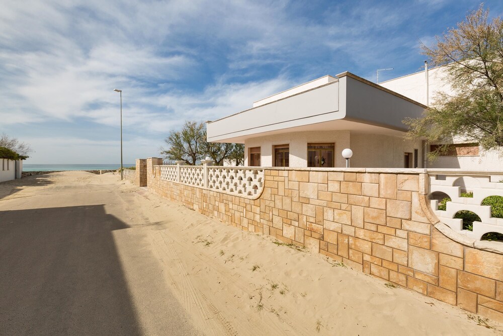 Villa Scirocco — 4-Star Luxury Hotel in Porto Cesareo, Italy