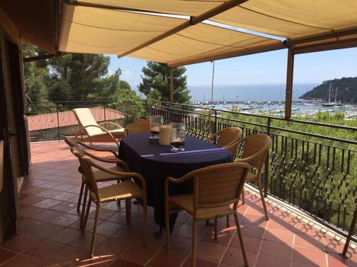 Appartamento in Poggio Pertuso vista baia di Cala Galera vicino alla Feniglia Porto Ercole — 4-Star Luxury Hotel in Porto Ercole, Italy
