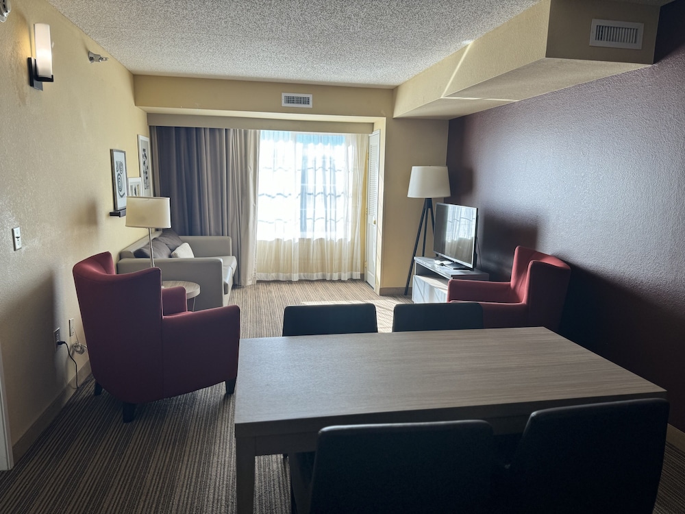 Comfort Inn & Suites St. Paul Northeast - photo 28