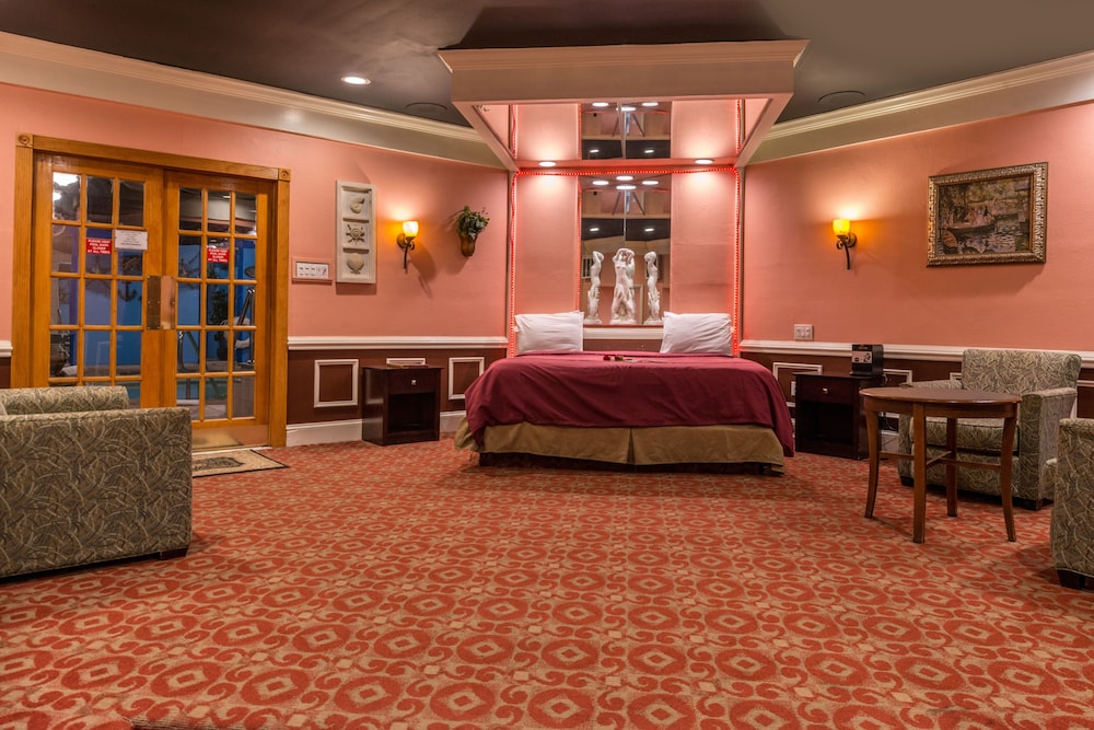 Inn of the Dove Romantic Suites with Jetted Tub & Fireplace - photo 8