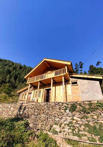 Pin Parvati Wooden Cottages Hidden Monkey Experiences — Kotla