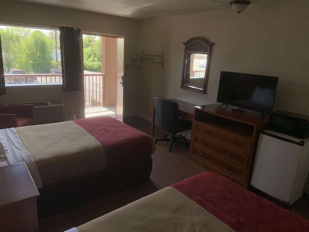 Econo Lodge Northeast - photo 4