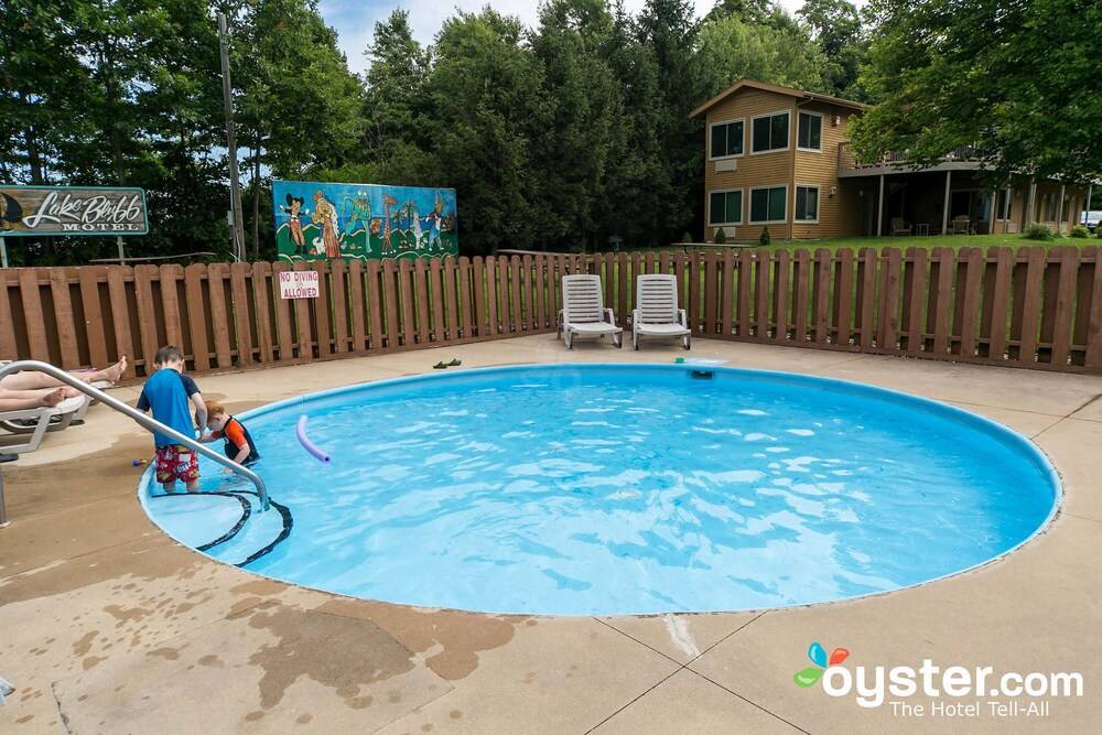 Lake Bluff Inn and Suites - photo 35