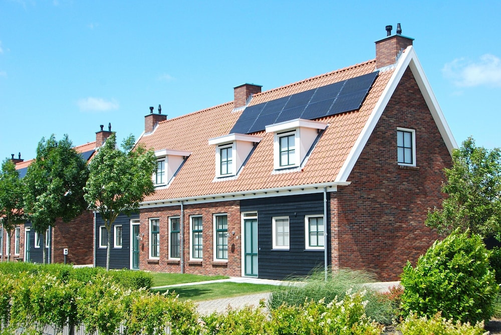 Holiday Home Colijnsplaat near Beaches — 4-Star Luxury Hotel in Colijnsplaat, Netherlands