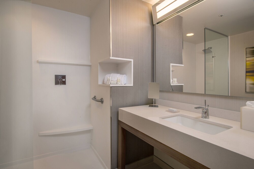 Courtyard by Marriott Petoskey at Victories Square - photo 4