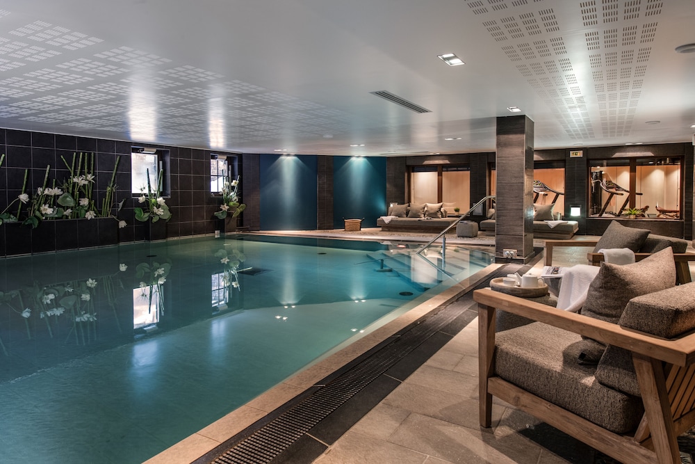 Manali Lodge by Alpine Resorts — 5-Star Luxury Hotel in Courchevel, France