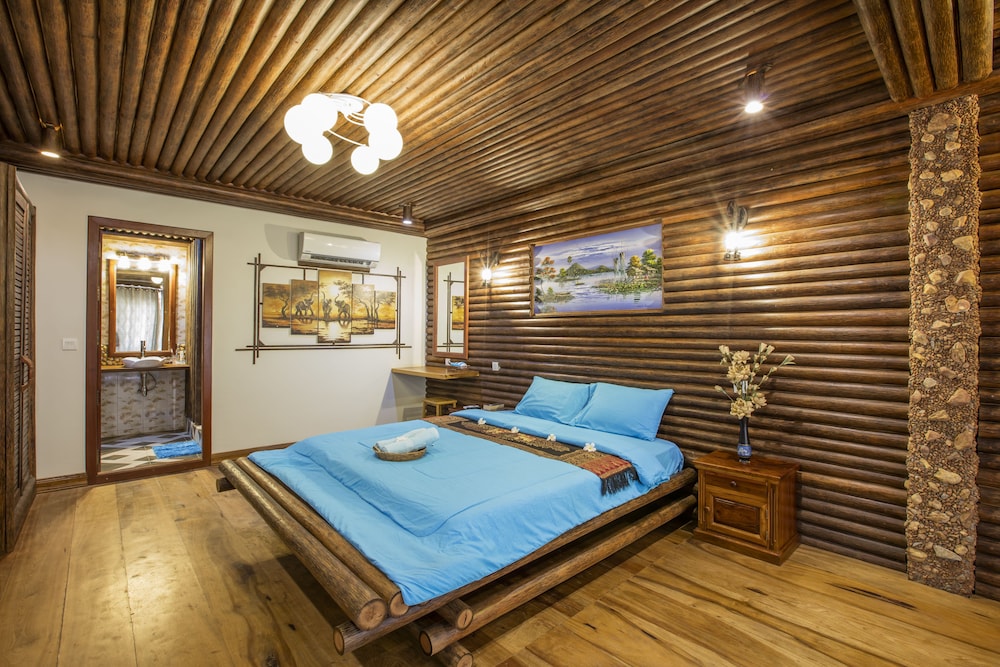 Natural Bungalows Restaurant and Bar in Kampot, Cambodia