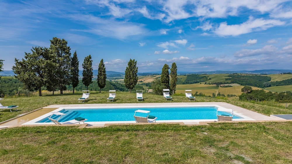 Casale Rasa 16 2 in Asciano — 4-Star Luxury Hotel in Asciano, Italy