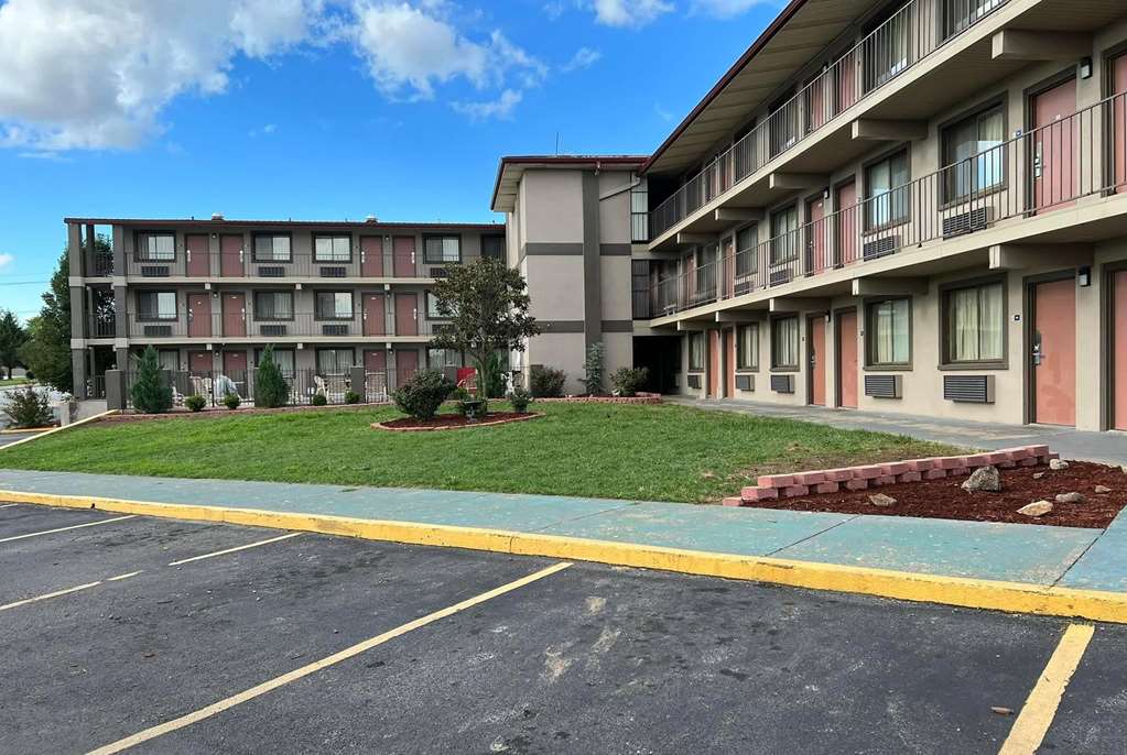Days Inn & Suites by Wyndham Springfield on I 44 - photo 20