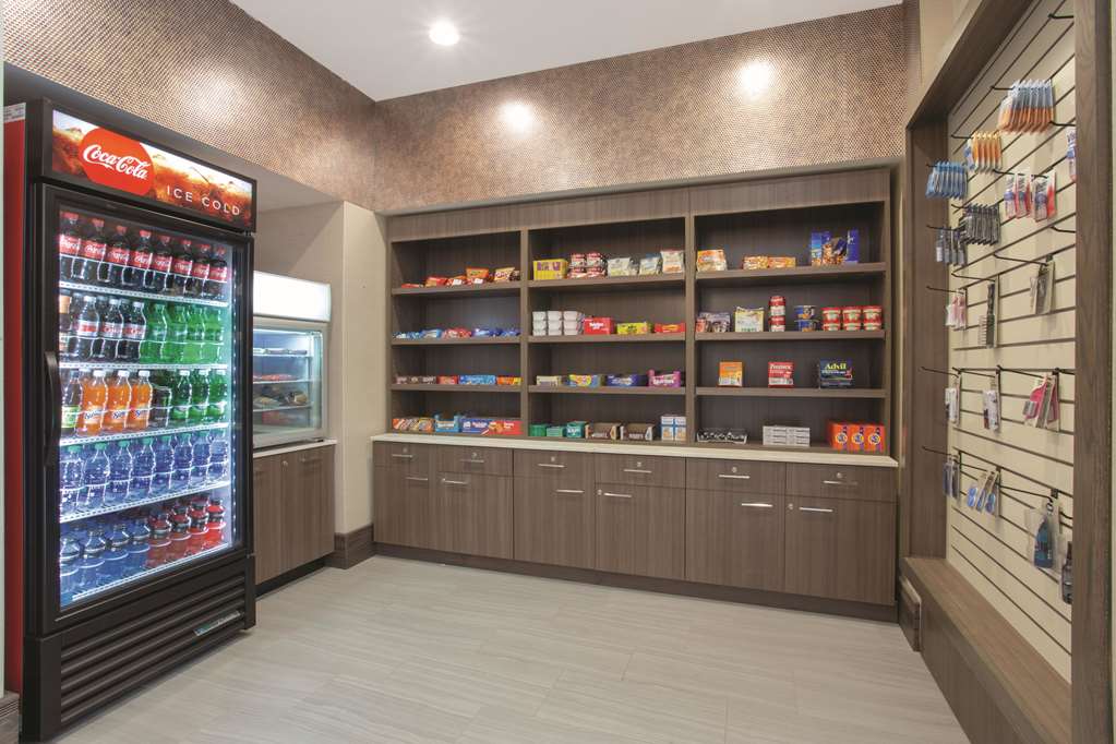 La Quinta Inn & Suites by Wyndham Buffalo Amherst - photo 38
