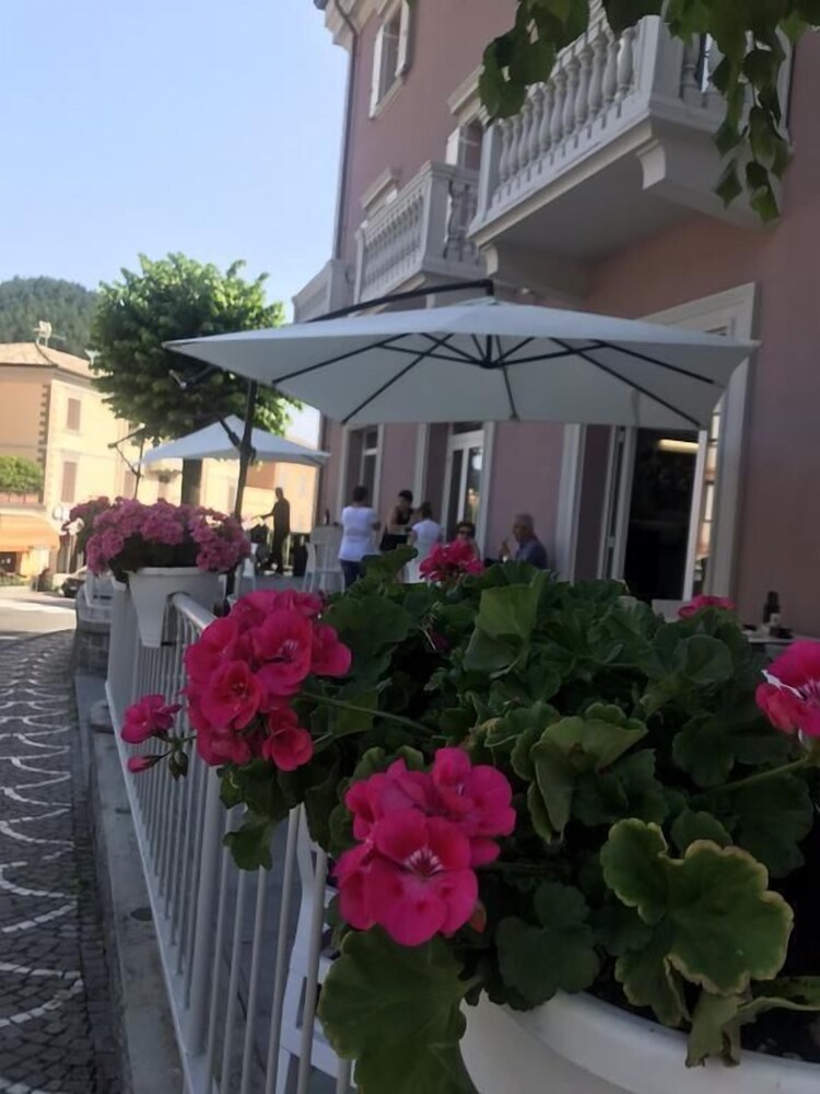Castelnovo Resort — 4-Star Luxury Hotel in Castelnovo Ne'monti, Italy