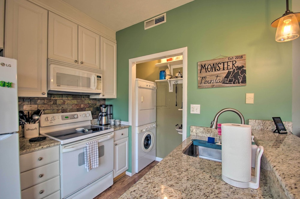 Wintergreen Resort Mountain Condo w Pool Access - photo 7