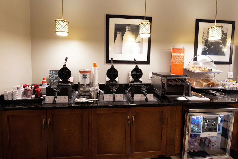 Hampton Inn & Suites Raleigh Cary Lenovo Center - photo 44