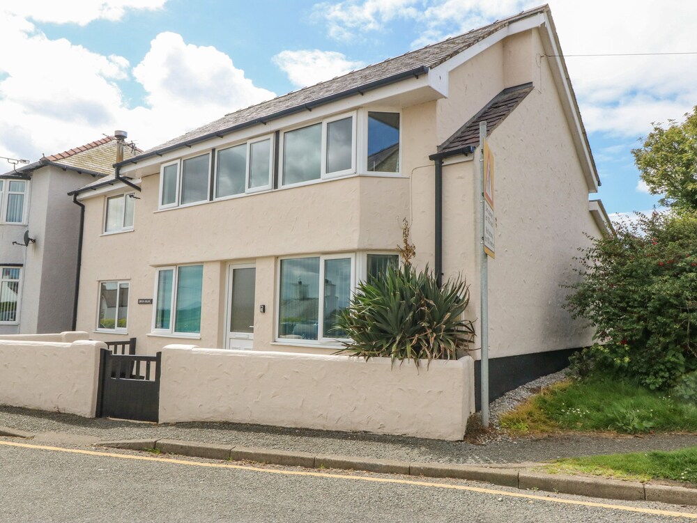 Bryn Goleu Moelfre in Moelfre, United Kingdom