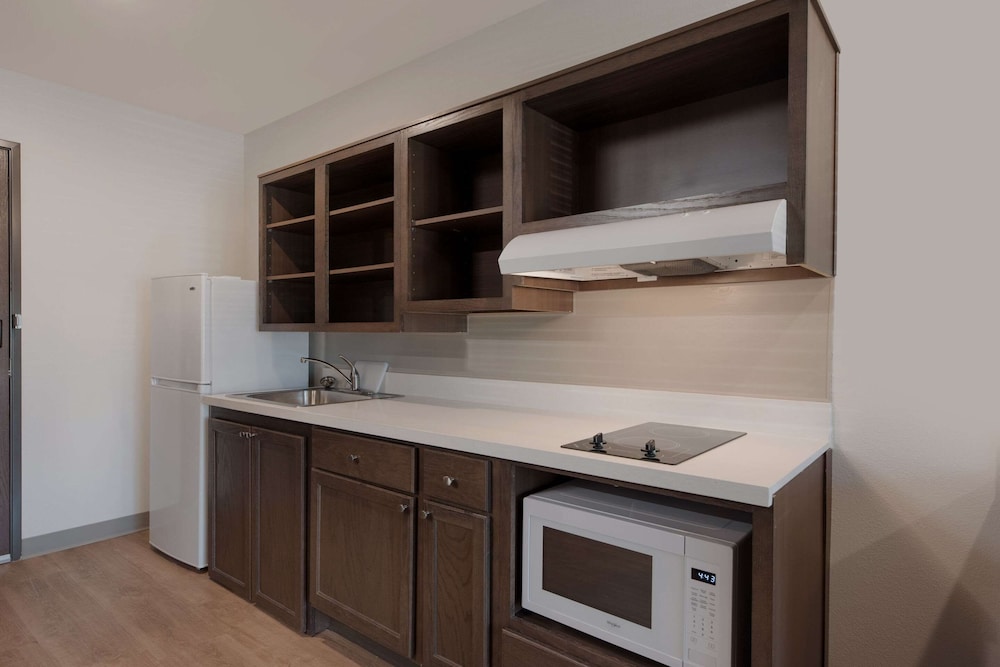 WoodSpring Suites Phoenix Deer Valley - photo 15