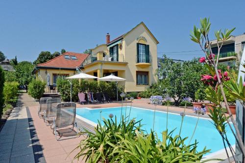 Villa Zsófia — 4-Star Luxury Hotel in Balatonfured, Hungary