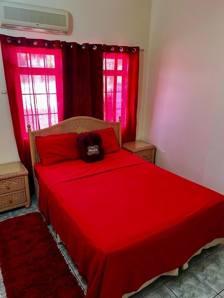 Arlene's & Chris's Guesthouse — 4-Star Luxury Hotel in Port Of Spain, Trinidad and Tobago