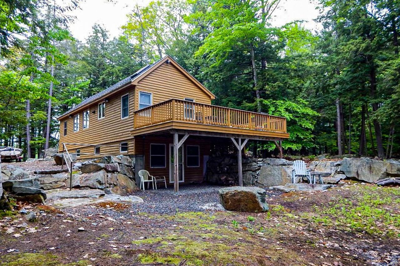 Waterfront Delight near Fish Cove — hotel in Meredith