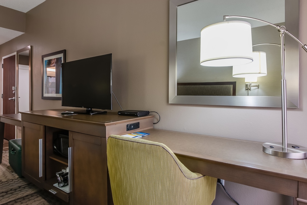 Hampton Inn Dickson - photo 13