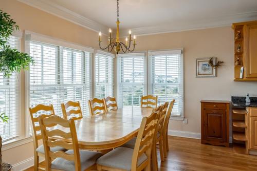 Emerald Breeze by Oak Island Accommodations - photo 19