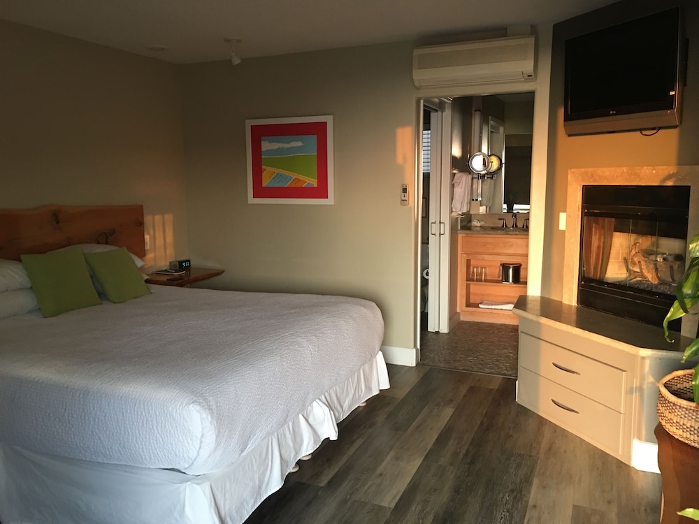 Cambria Shores Inn - photo 8